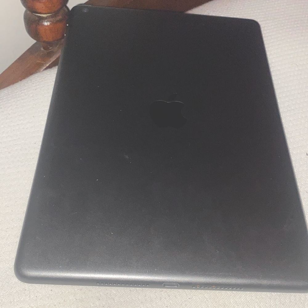 This is a ipad 9th generation i have a new one so i want to get rid on this.
